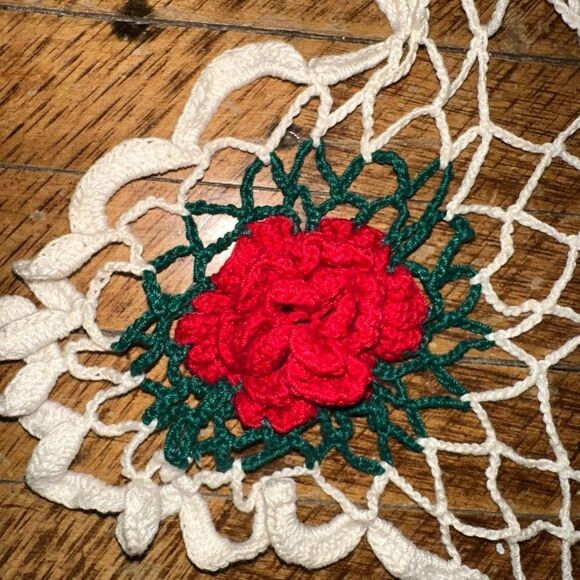 Handmade Irish crochet red roses 22 inch grandma doily - Picture 3 of 4
